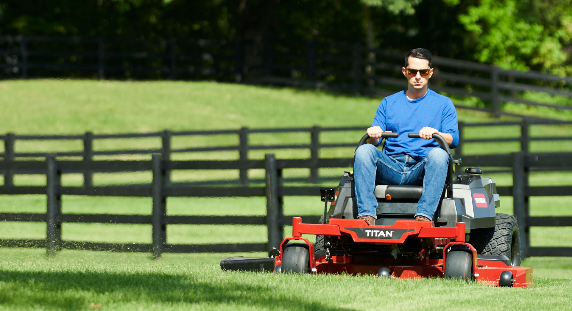 How to Lift a Riding Mower to Change Blades