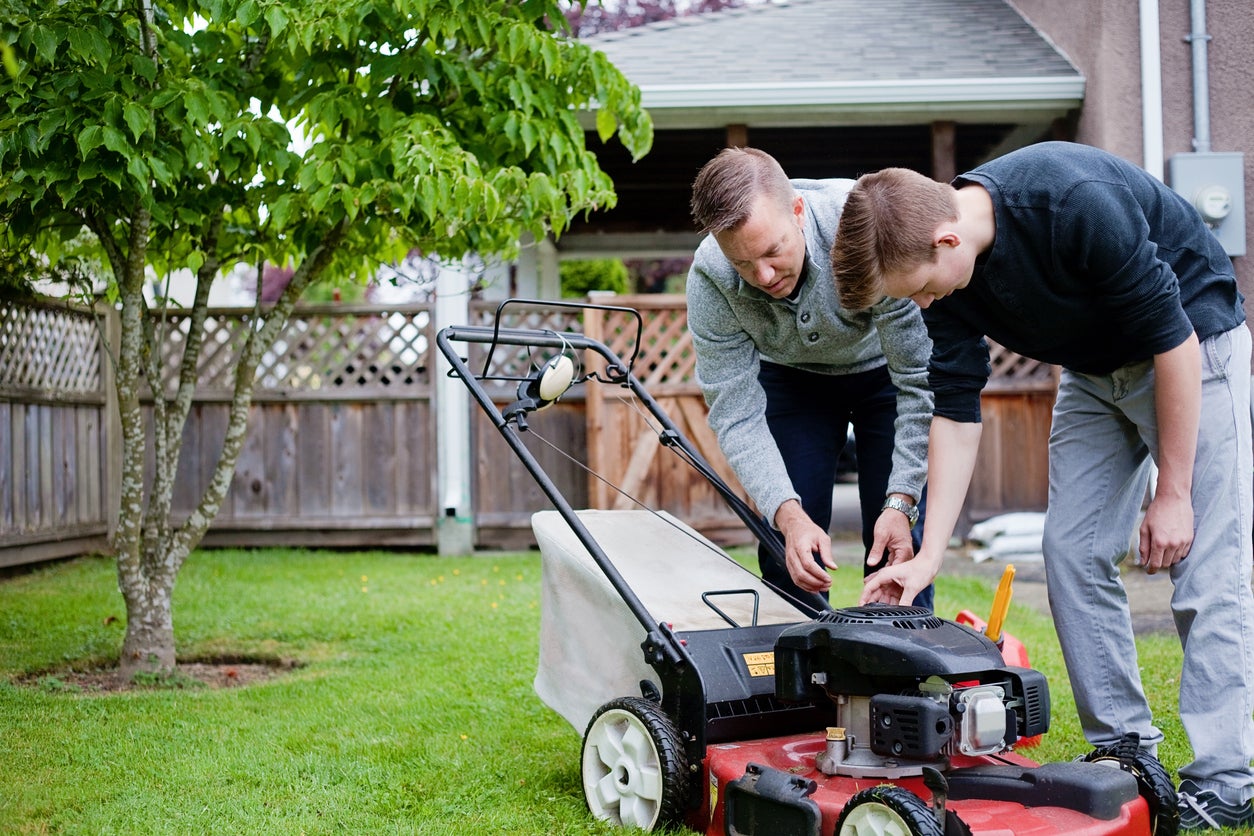How to Replace a Lawn Mower Battery